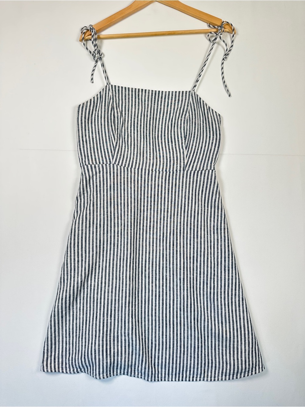 Old Navy Linen Blend Blue Stripe Mini Dress Tie Strap Sundress Size M Coastal - Picture 2 of 7